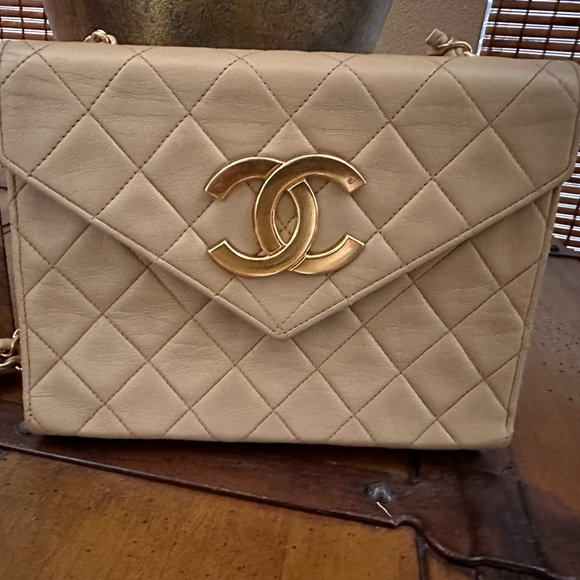 Chanel RARE Vintage Crossbody - Picture 4 of 10